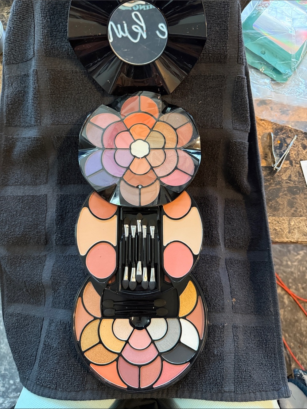 Flower-Shaped Multicolor Eyeshadow & Face Palette - Peach, Pink & Coral Tones
